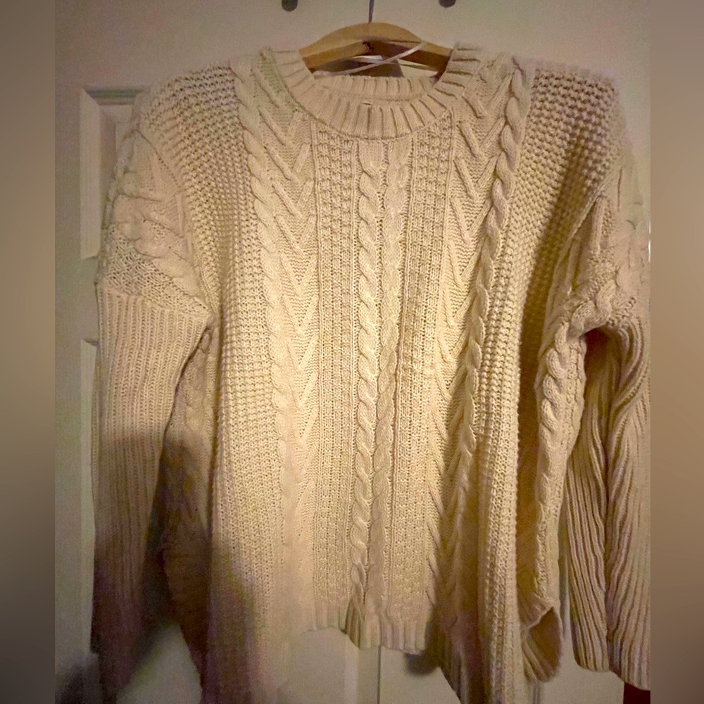 Naturals Cable Knit Sweater super soft and comfy Large off white